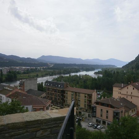 Hostal Pirineos Aínsa Екстериор снимка