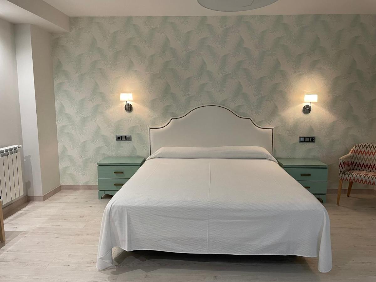 Hostal Pirineos Aínsa Екстериор снимка