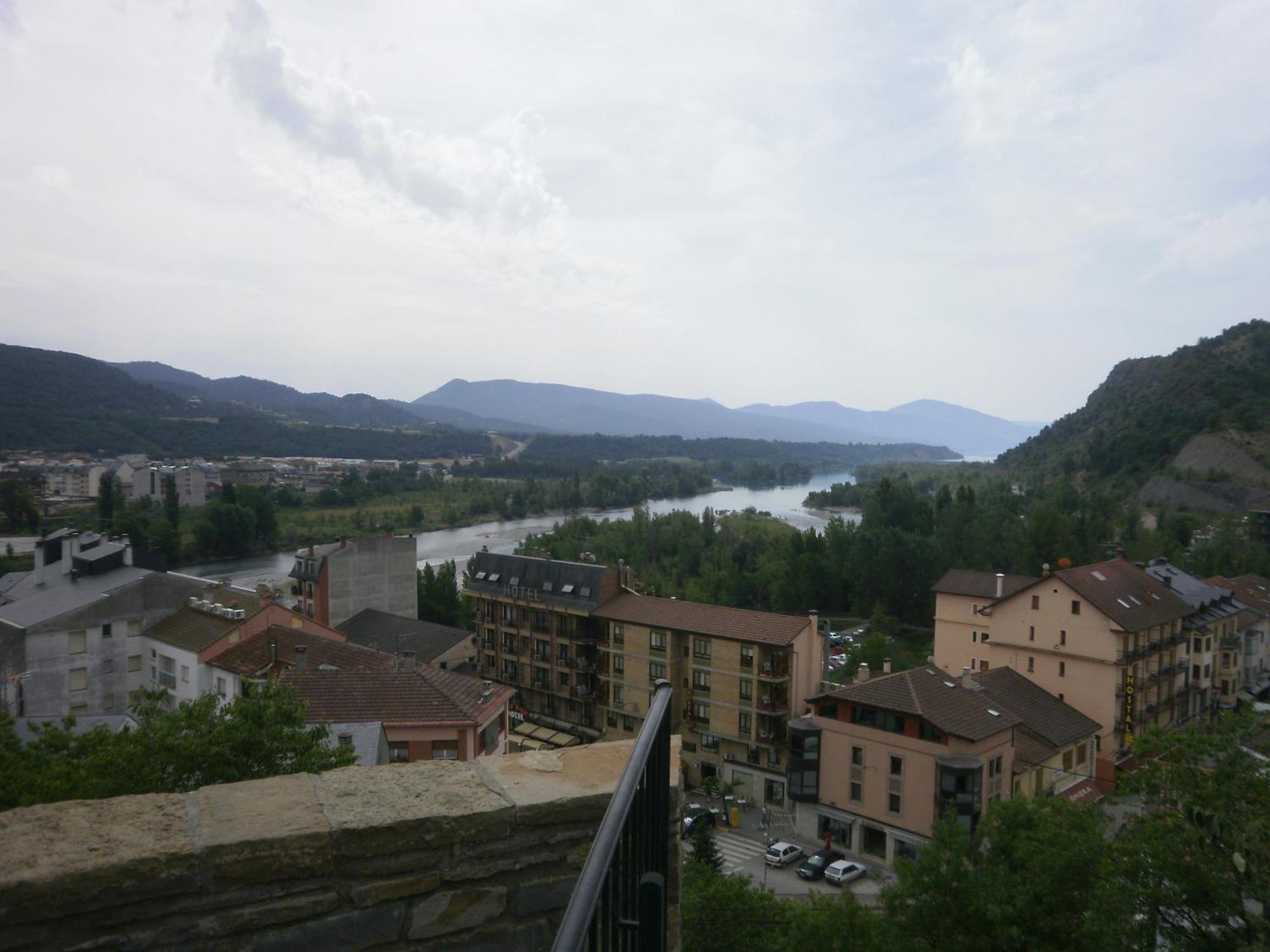 Hostal Pirineos Aínsa Екстериор снимка