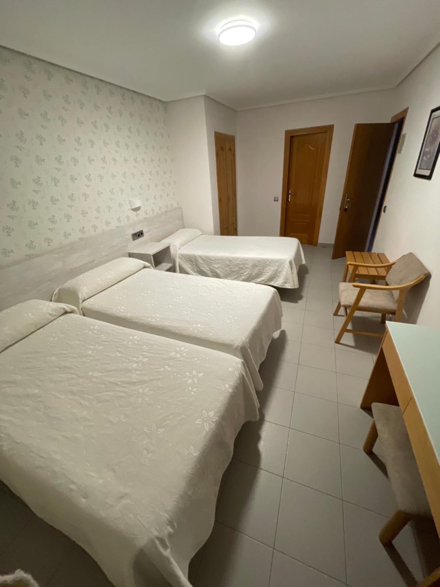 Hostal Pirineos Aínsa Екстериор снимка