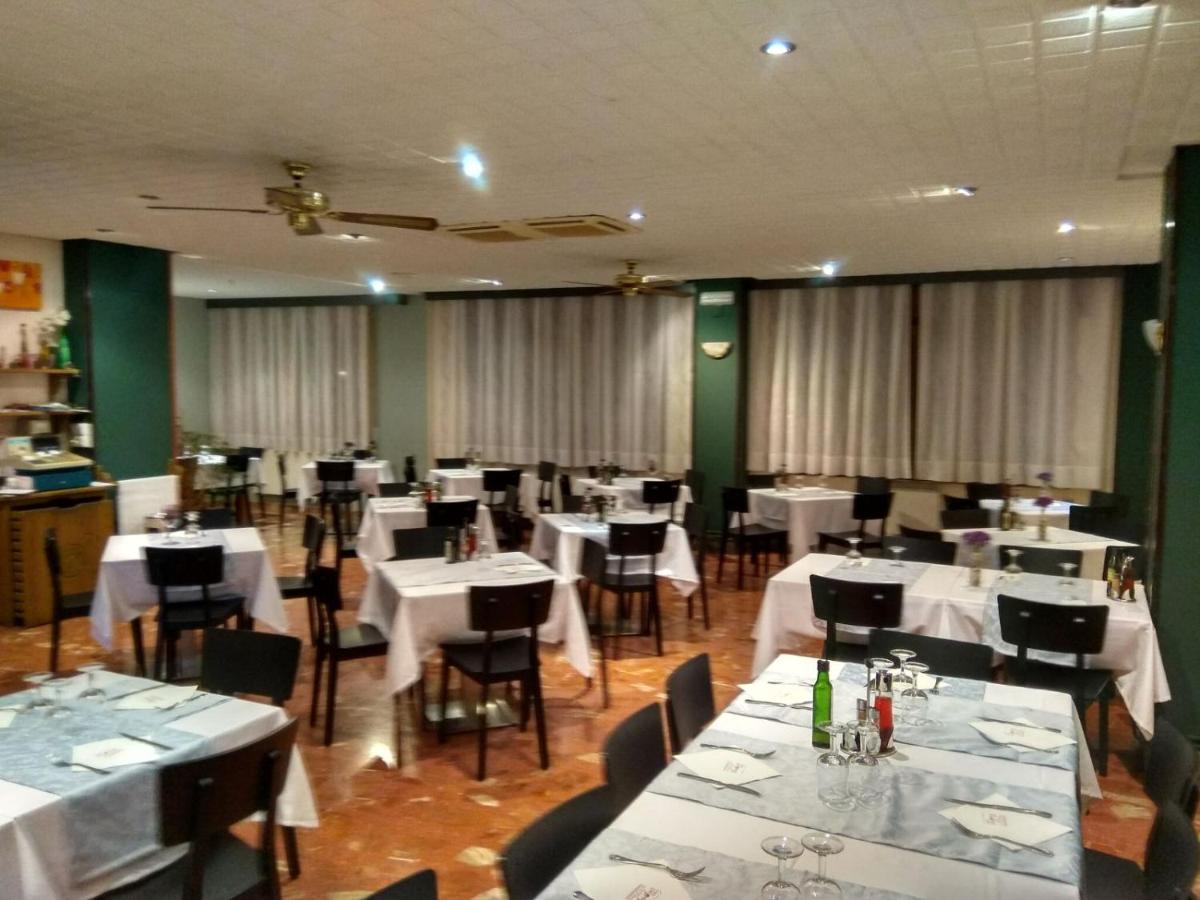 Hostal Pirineos Aínsa Екстериор снимка